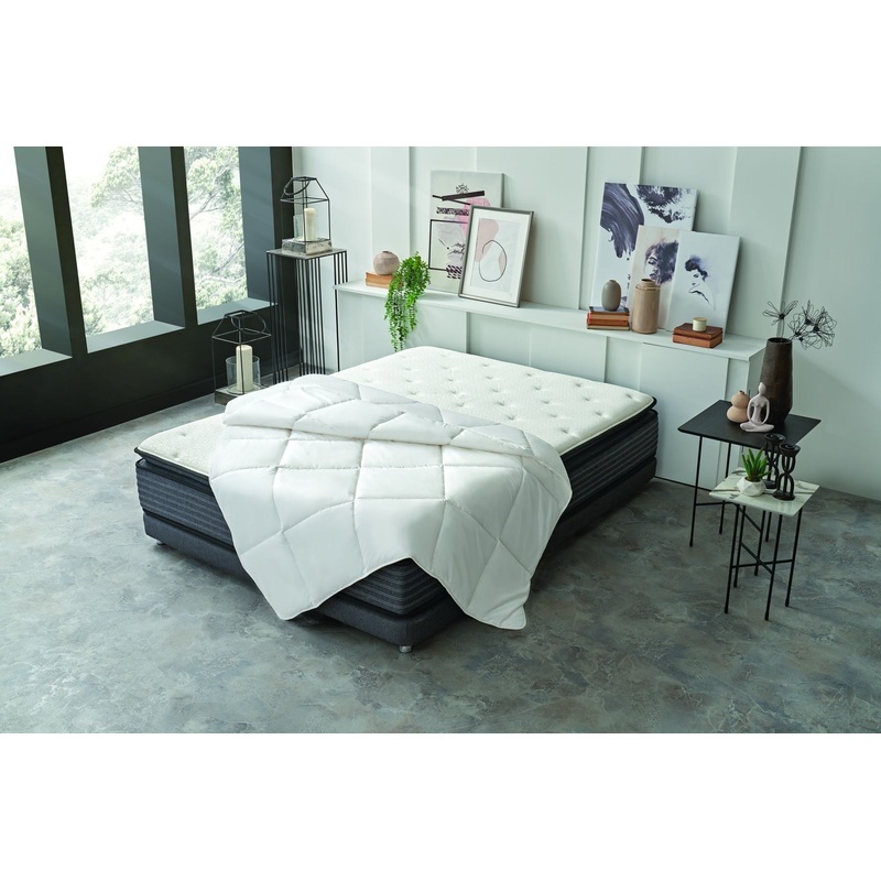 Yatas Bedding – Corbell Quilt White