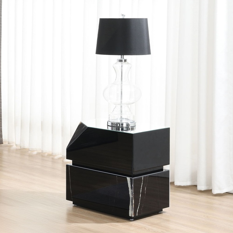 Drisana – End Table – Black Mirrored Finish