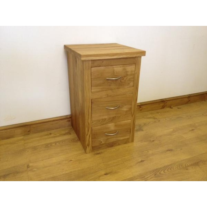 The Quercus Oak Bedside