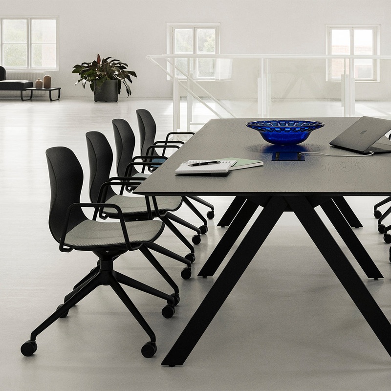 Pelican 03 Arm Chair – 4 Star Swivel Base w/ Casters – Height Adjustable – Seat Upholstered